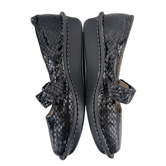 Alegria Women’s Black Leather Embossed Snake Print Mary Jane Shoes