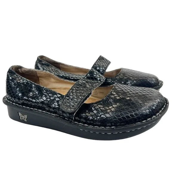 Alegria Women’s Black Leather Embossed Snake Print Mary Jane Shoes