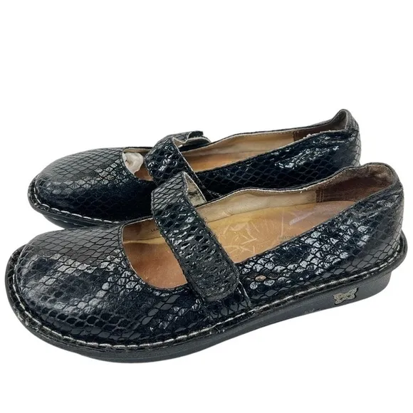 Alegria Women’s Black Leather Embossed Snake Print Mary Jane Shoes