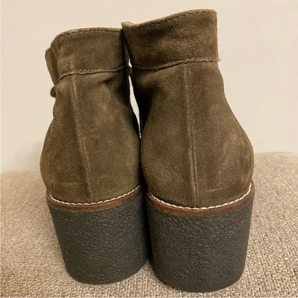 Aquatalia Valerie Suede Booties in Olive 🫒