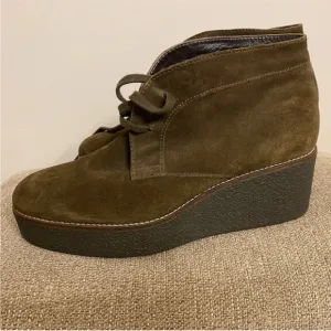 Aquatalia Valerie Suede Booties in Olive 🫒