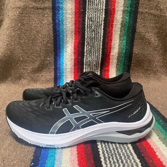 ASICS Women's GT-2000 Black/White Running Shoes size 8.5