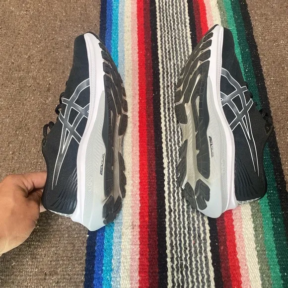 ASICS Women's GT-2000 Black/White Running Shoes size 8.5