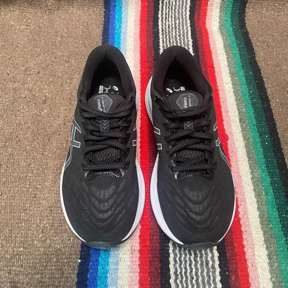 ASICS Women's GT-2000 Black/White Running Shoes size 8.5