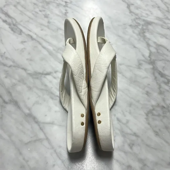 Beek White Leather Flip Flops Size 8 Thong Sandal