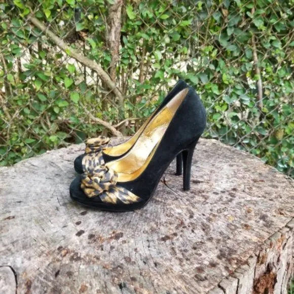 Beverly Feldman Black and Gold Suede Heel Pumps S6
