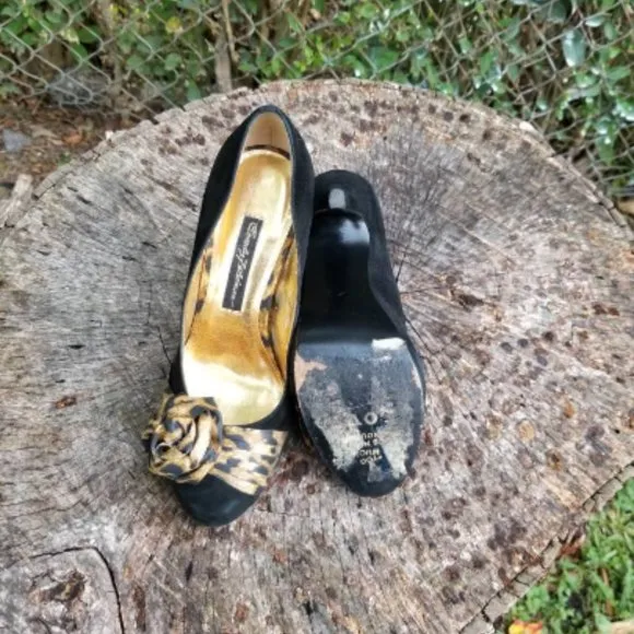 Beverly Feldman Black and Gold Suede Heel Pumps S6