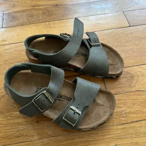 Birkenstock boys Sandals - Olive Green size 31