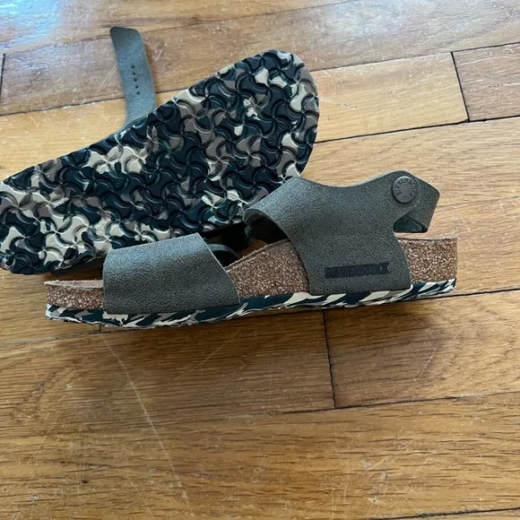 Birkenstock boys Sandals - Olive Green size 31
