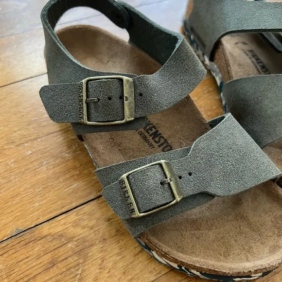 Birkenstock boys Sandals - Olive Green size 31