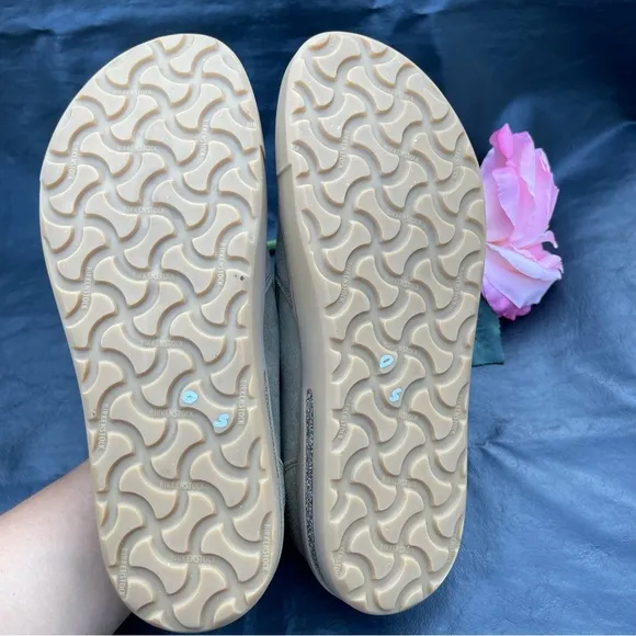Birkenstock Oswego Grained, Sandcastle Suede Women's Size 37 USA Size 6.5