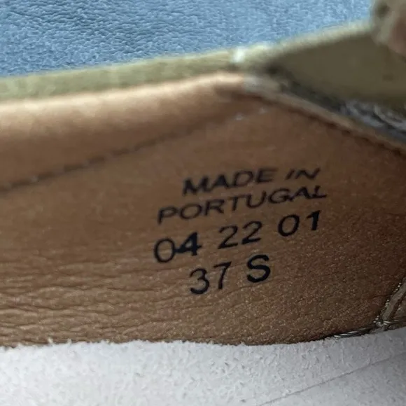 Birkenstock Oswego Grained, Sandcastle Suede Women's Size 37 USA Size 6.5