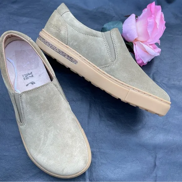Birkenstock Oswego Grained, Sandcastle Suede Women's Size 37 USA Size 6.5