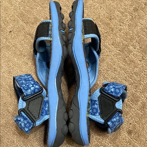 Blue and Black Rafters Size 7 Sport Sandals with Ankle Strap