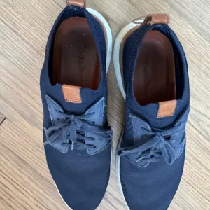 Blue Oxfords with Unique Lacing System and Comfortable Sole