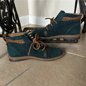 Born Temple II Boot Women's 9 Turquoise Lace Up Suede Short Heel Bootie