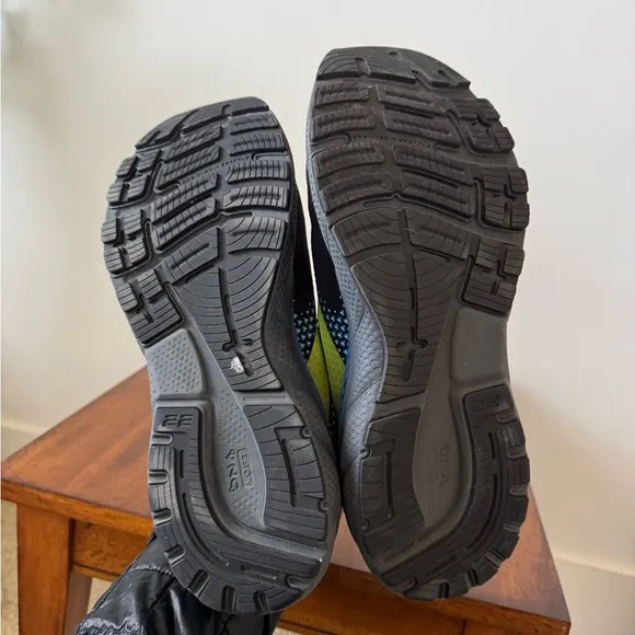 Brooks Adrenaline GTS 22 Black and Blue Running Shoes