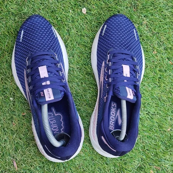 BROOKS ADRENALINE GTS 22 - Women's Athletic Shoes - SIZE 7.5B