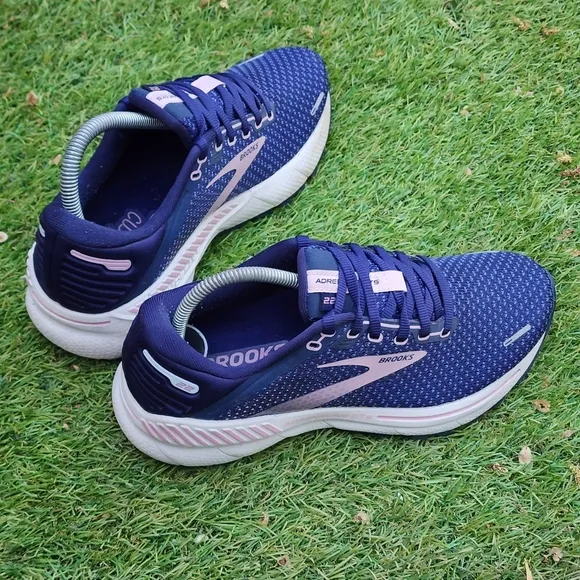 BROOKS ADRENALINE GTS 22 - Women's Athletic Shoes - SIZE 7.5B