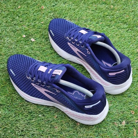 BROOKS ADRENALINE GTS 22 - Women's Athletic Shoes - SIZE 7.5B