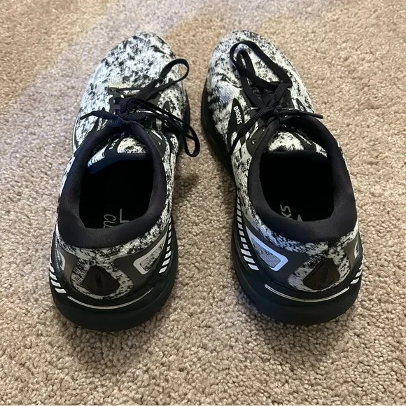 Brooks Adrenaline GTS 23 Black and White Running Shoes Men’s Size 12 US 46 EU
