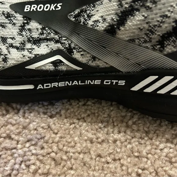 Brooks Adrenaline GTS 23 Black and White Running Shoes Men’s Size 12 US 46 EU