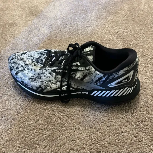 Brooks Adrenaline GTS 23 Black and White Running Shoes Men’s Size 12 US 46 EU