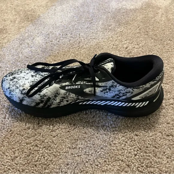 Brooks Adrenaline GTS 23 Black and White Running Shoes Men’s Size 12 US 46 EU