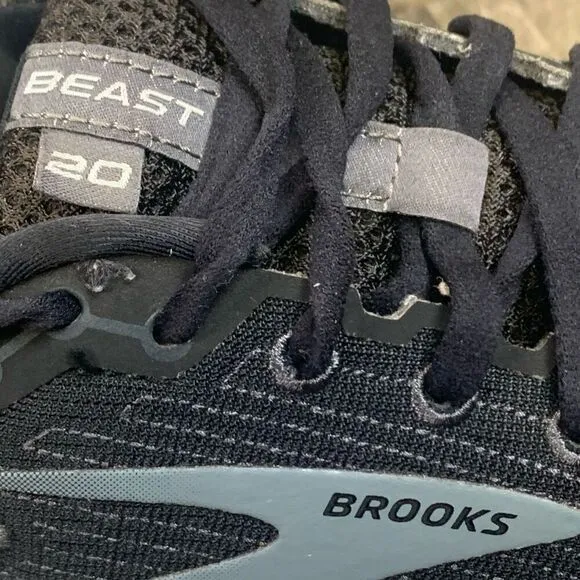 Brooks Beast 20 mens size 10 US black white sneakers shoes athletic running