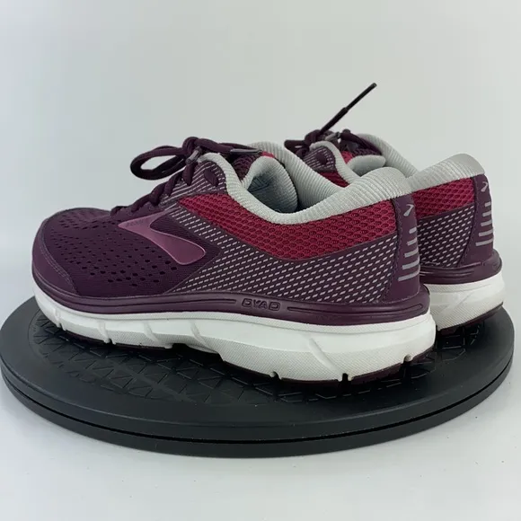 Brooks Dyad 10 Purple/White Athletic Running Shoes 1202751B527 Women's Size 7.5