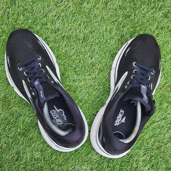 BROOKS GHOST 15 - Women's Athletic Shoes - SIZE 8.5D WIDE