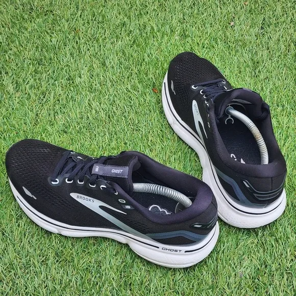 BROOKS GHOST 15 - Women's Athletic Shoes - SIZE 8.5D WIDE