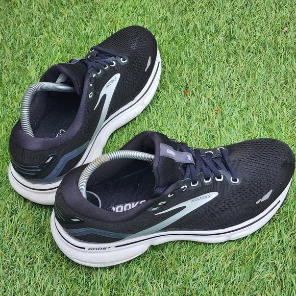 BROOKS GHOST 15 - Women's Athletic Shoes - SIZE 8.5D WIDE