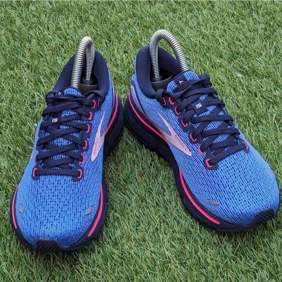 BROOKS GHOST 15 - Women's Athletic Shoes - SIZE 5B