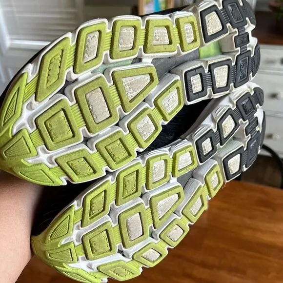 Brooks mens size 10 running shoes sneakers