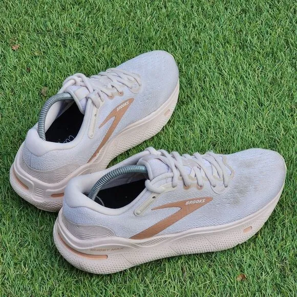 BROOKS GHOST MAX - Women's Athletic Shoes - SIZE 7.5