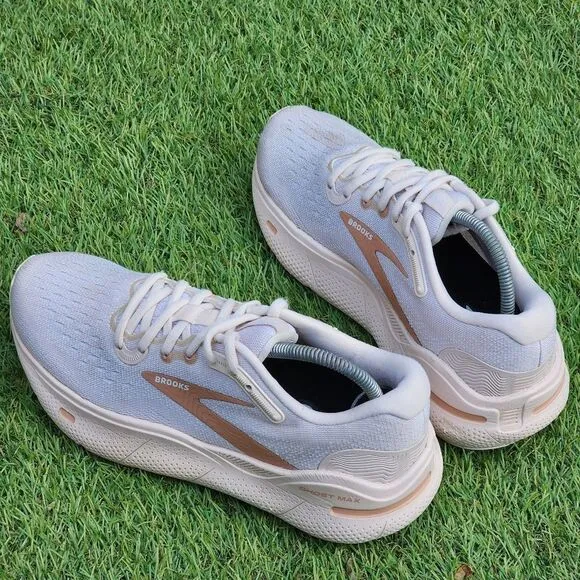 BROOKS GHOST MAX - Women's Athletic Shoes - SIZE 7.5