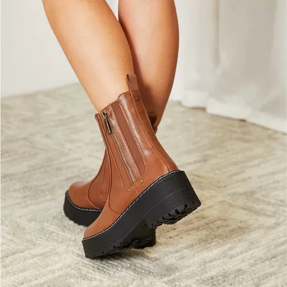 Brown Zipper Fall Boots
