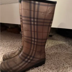 Burberry Plaid Winter &amp; Rain Boots - Brown and Black