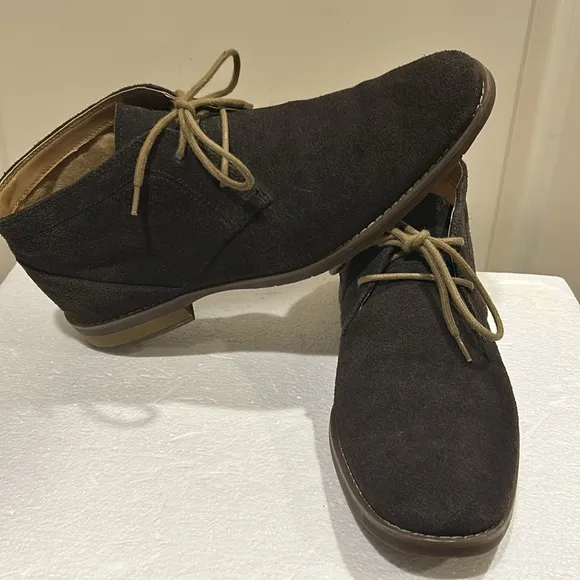 Calvin Klein Wilson 2 Chukka LaceUp suede boots ankle bootie Shoes size 10 brown