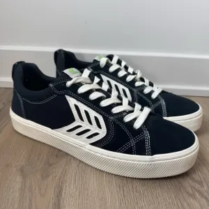 Cariuma Catiba Pro Mens 9 Sneakers Suede NEW