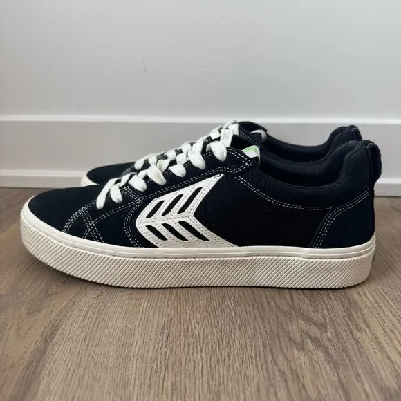 Cariuma Catiba Pro Mens 9 Sneakers Suede NEW