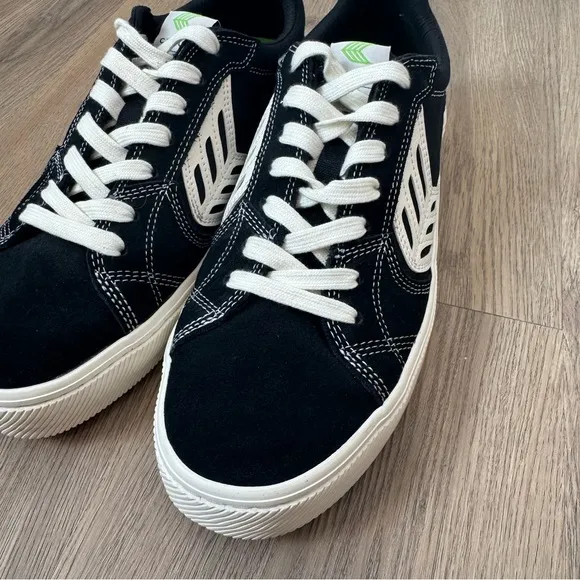 Cariuma Catiba Pro Mens 9 Sneakers Suede NEW