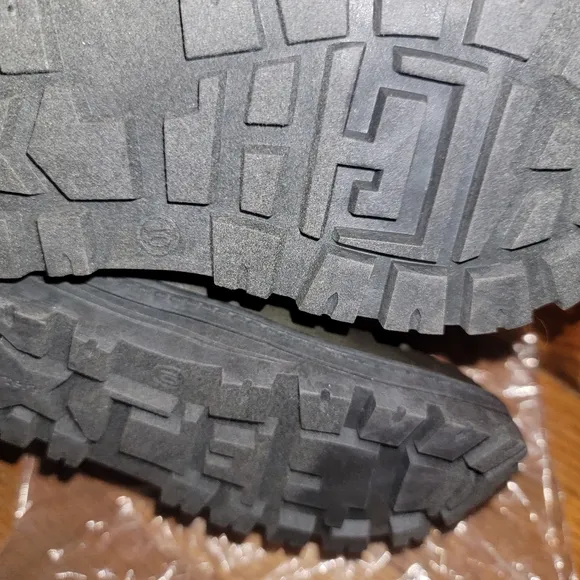 Carter's Toddler boy winter boots; size 10