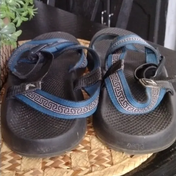 Chaco Black and Bllue Sandals Mens