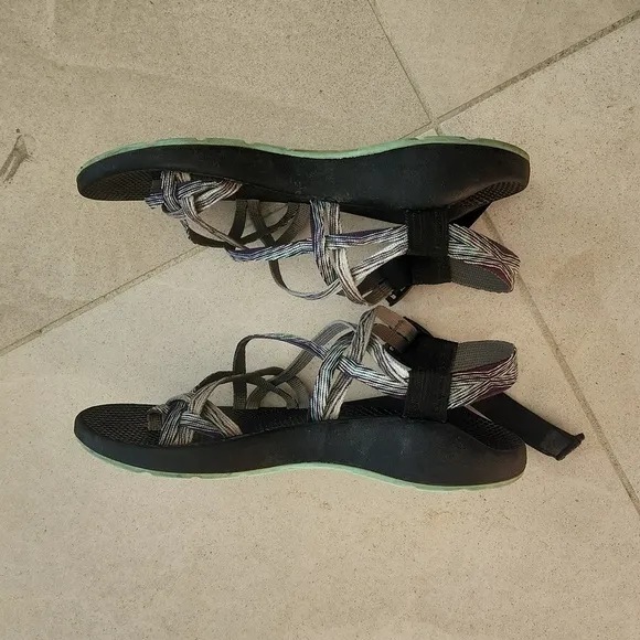 Chaco Womans Purple, Blue &amp; White Wrap Outdoor Sandals . SIZE 9