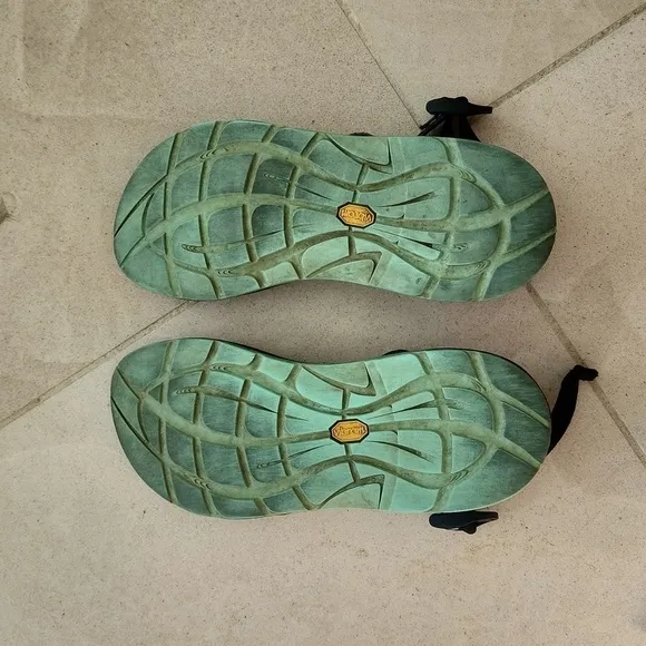 Chaco Womans Purple, Blue &amp; White Wrap Outdoor Sandals . SIZE 9