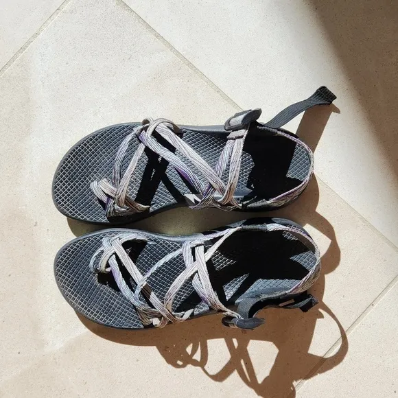 Chaco Womans Purple, Blue &amp; White Wrap Outdoor Sandals . SIZE 9