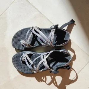 Chaco Womans Purple, Blue &amp; White Wrap Outdoor Sandals . SIZE 9