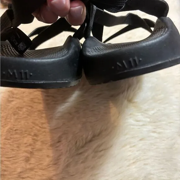 Chacos Men’s Z2 Classic Hiking Sandal in Black size 11